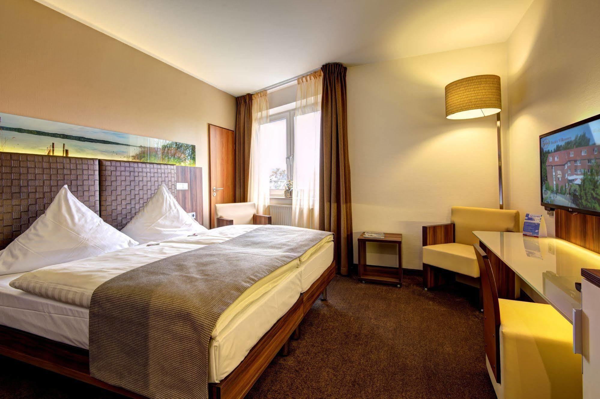 Hotel Am Badepark 4*